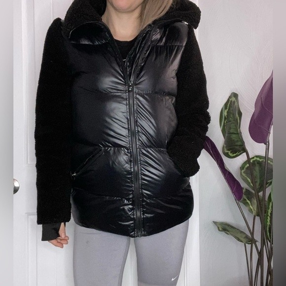 Michael Kors Puffer Jacket with Faux Fur, size S, black - Picture 9 of 9